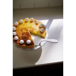 Lexington Wavy Cake Server in Stoneware, White/Blue