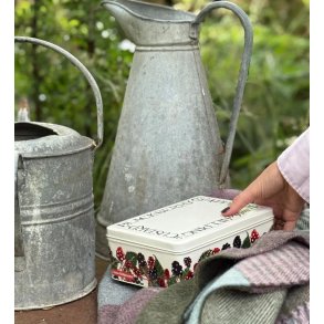 Emma Bridgewater Blackberry Medium Shallow Tin