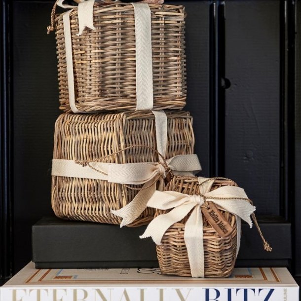 RM Rustic Rattan Christmas Present S