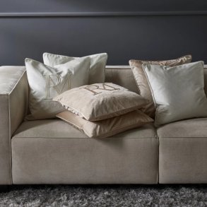 RM Monogram Velour Pudebetr�k, hvidt  50x50 cm
